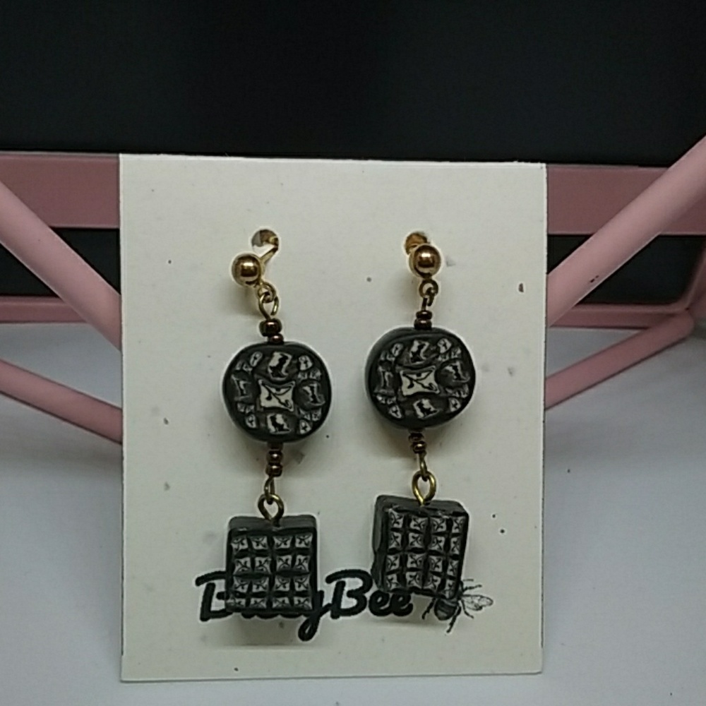 Eye of hours and cat earrings